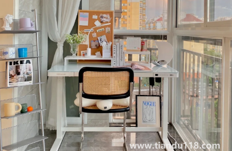 電腦桌放陽臺會曬壞嗎(陽臺放電腦桌怎樣避免太陽曬)(圖1) 電腦桌放陽臺會曬壞嗎1