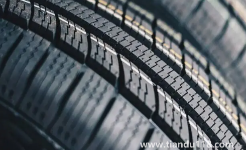 車輪胎扎了個釘子補一下大概多少錢2