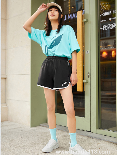 運(yùn)動(dòng)短褲買(mǎi)正好的還是大一號(hào)的3