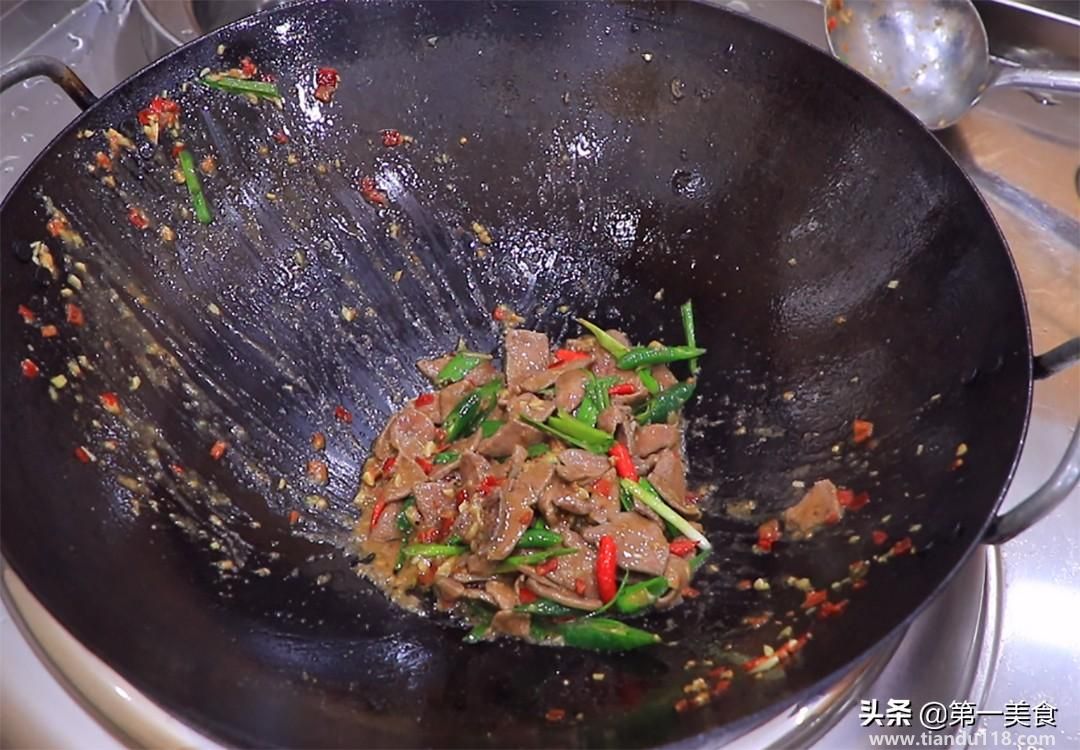 炒豬肝的做法(新鮮豬肝怎么炒好吃)(圖13) 炒豬肝的做法(新鮮豬肝怎么炒好吃)(圖13)