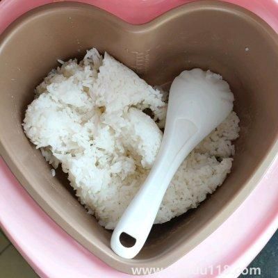 飯團(tuán)的做法(飯團(tuán)怎么做)(圖4) 飯團(tuán)的做法(飯團(tuán)怎么做)(圖4)