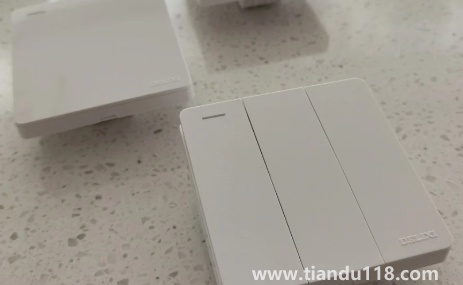 德力西開關(guān)插座和公牛的哪個(gè)好(網(wǎng)購德力西開關(guān)體驗(yàn))(圖3) 德力西開關(guān)插座和公牛的哪個(gè)好3