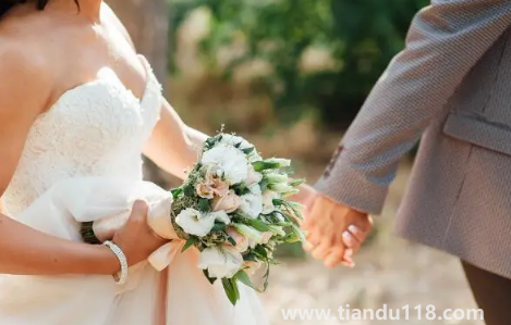 新娘進(jìn)門不能超過幾點(diǎn)3