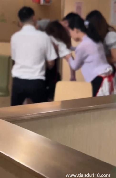 女顧客被毛肚噎死?海底撈回應 該門店已暫停營業(yè)(圖2)