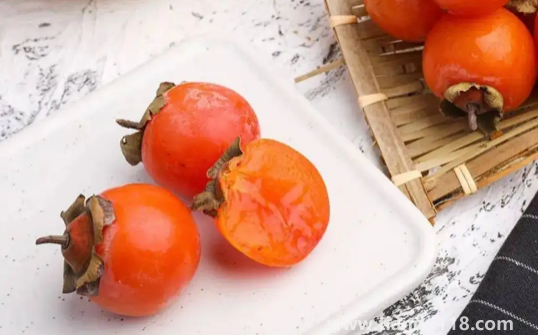 柿子和酸奶間隔多久可以吃(柿子不能和什么一起吃)(圖1) 柿子和酸奶間隔多久可以吃1