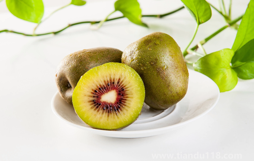 一天吃了八個(gè)獼猴桃有事嗎(獼猴桃一天吃幾個(gè)好)(圖1) 一天吃了八個(gè)獼猴桃有事嗎1