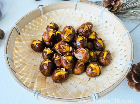 烤箱烤板栗很干怎么辦(烤箱烤板栗溫度和時間)(圖3) 烤箱烤板栗很干怎么辦3