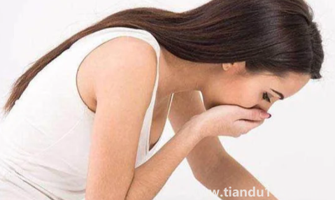 想吐用鼻子發(fā)出哼哼聲有用嗎（想吐吐不出來(lái)胃難受是怎么回事）