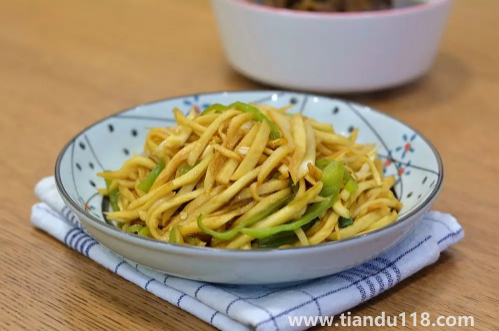 茭白用開水燙完再炒嗎(茭白怎么炒好吃)(圖1) 茭白用開水燙完再炒嗎1