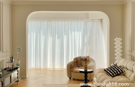 客廳不裝窗簾只裝紗好看嗎（選購(gòu)窗簾小技巧）