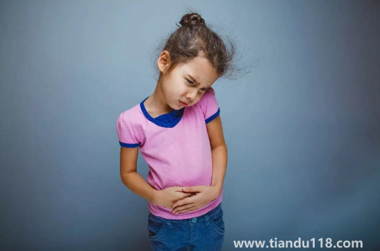 肚子有蛔蟲(chóng)的癥狀有哪些（怎么預(yù)防肚子有蛔蟲(chóng)）