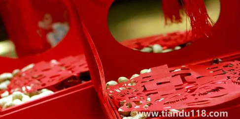 女兒結婚媽媽穿什么衣服合適(女兒出嫁父母穿什么顏色的衣服比較好呢)(圖3) 女兒結婚媽媽穿什么衣服合適3