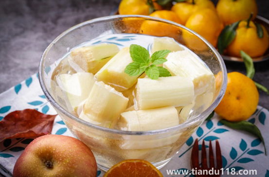 甘蔗煮水帶皮好還是不帶皮好(甘蔗煮水要去皮嗎)(圖1) 甘蔗煮水帶皮好還是不帶皮好1