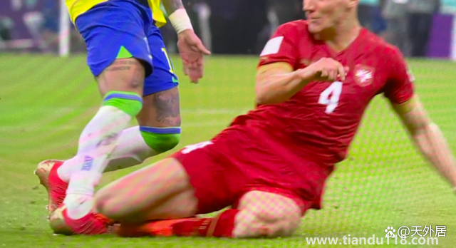 內(nèi)馬爾受傷:腳踝彎成90度(內(nèi)馬爾受傷畫面曝光)(圖3) 內(nèi)馬爾受傷:腳踝彎成90度(內(nèi)馬爾受傷畫面曝光)(圖3)