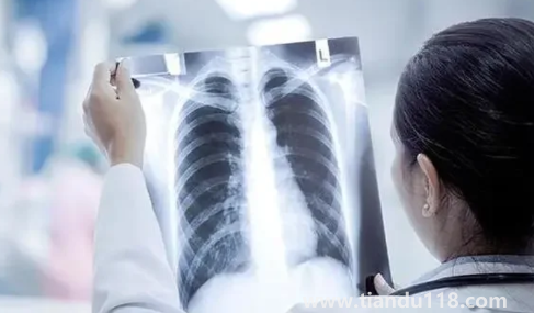 白肺的一個明顯表現是氣緊還是氣松（老人得了白肺還有救嗎）