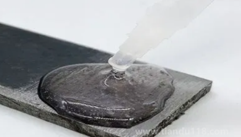 結(jié)構膠幾個小時能碰水（結(jié)構膠干了后是軟的還是硬的）