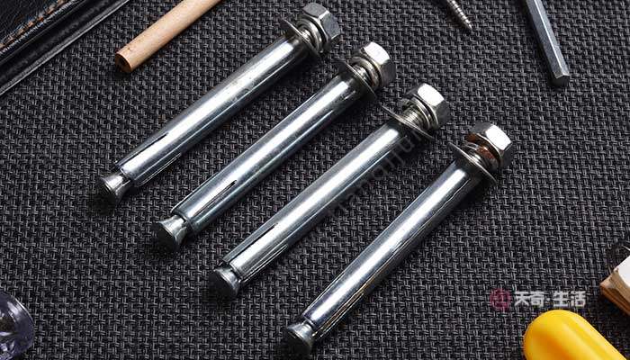 膨脹螺絲怎么取出來