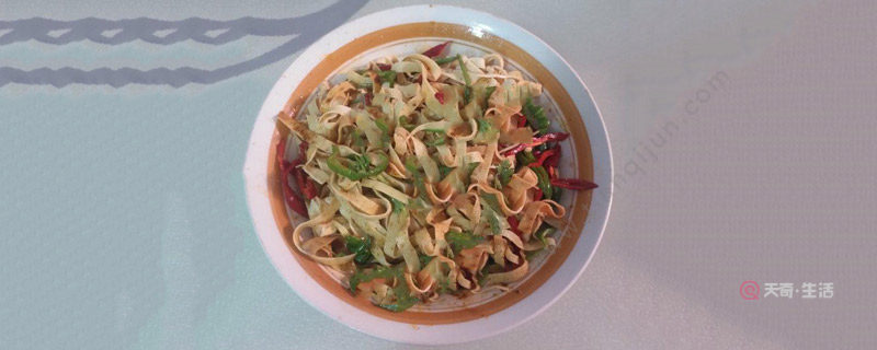 青椒豆腐皮家常做法 青椒豆腐皮怎么做(圖1) 青椒豆腐皮家常做法