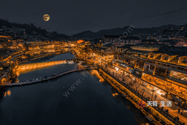 鳳凰古鎮(zhèn)適合幾日游